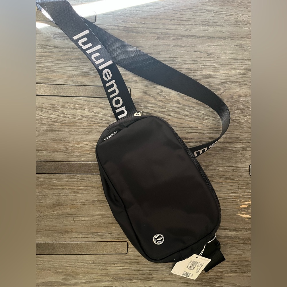 Bundle of 2 Lululemon Everywhere Belt Bag -Black NWT, pink New, tags avail